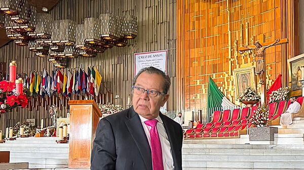 Porfirio Muñoz Ledo en una visita a la basílica de Guadalupe en diciembre de 2021 - Sputnik Mundo