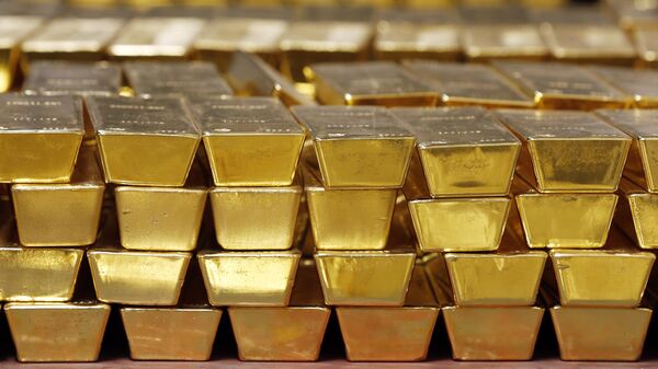 Las reservas de oro de los países suelen estar en otras naciones. - Sputnik Mundo