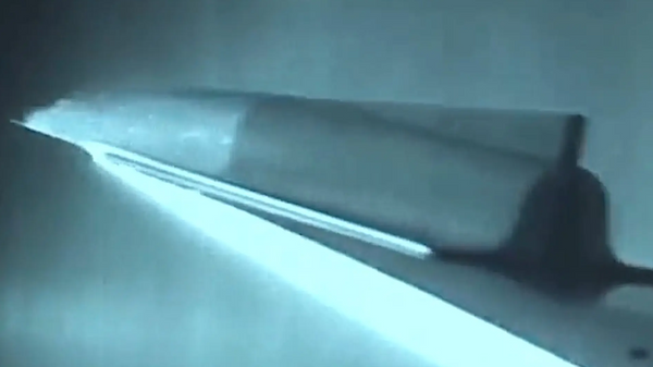 Imagen que muestra un diseño de avión espacial y nave nodriza en pruebas en un túnel de viento JF-22 - Sputnik Mundo
