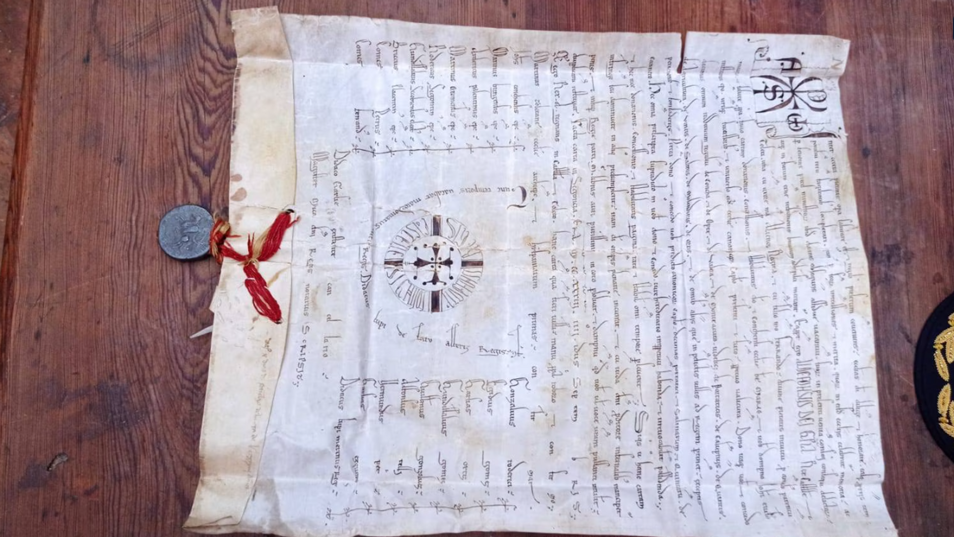 Documento del siglo XII recuperado por la Policía Nacional y devuelto al Archivo de la catedral de Cuenca de donde fue sustraído en los años 80. - Sputnik Mundo, 1920, 19.07.2023