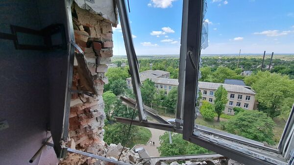 Un apartamento en Donetsk dañado por artillería ucraniana - Sputnik Mundo