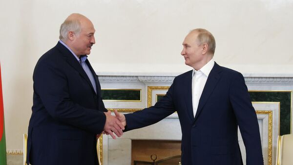 Los mandatarios de Bielorrusia y Rusia, Alexandr Lukashenko y Vladímir Putin, durante su reunión del 23 de julio, 2023 - Sputnik Mundo