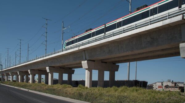 El Tren Interurbano México-Toluca es una de las obras que promueve el Gobierno mexicano en la actualidad. - Sputnik Mundo