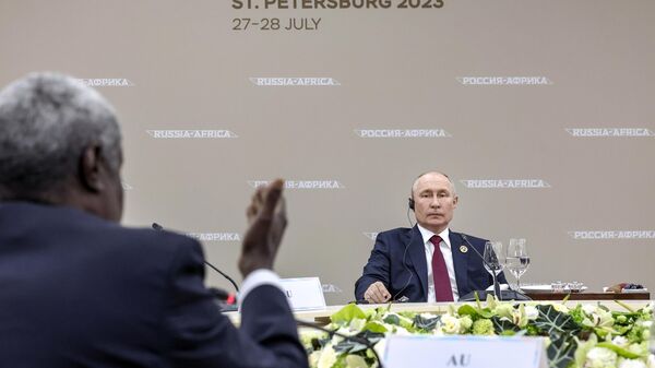 Vladímir Putin, presidente ruso, participa en la cumbre Rusia África - Sputnik Mundo