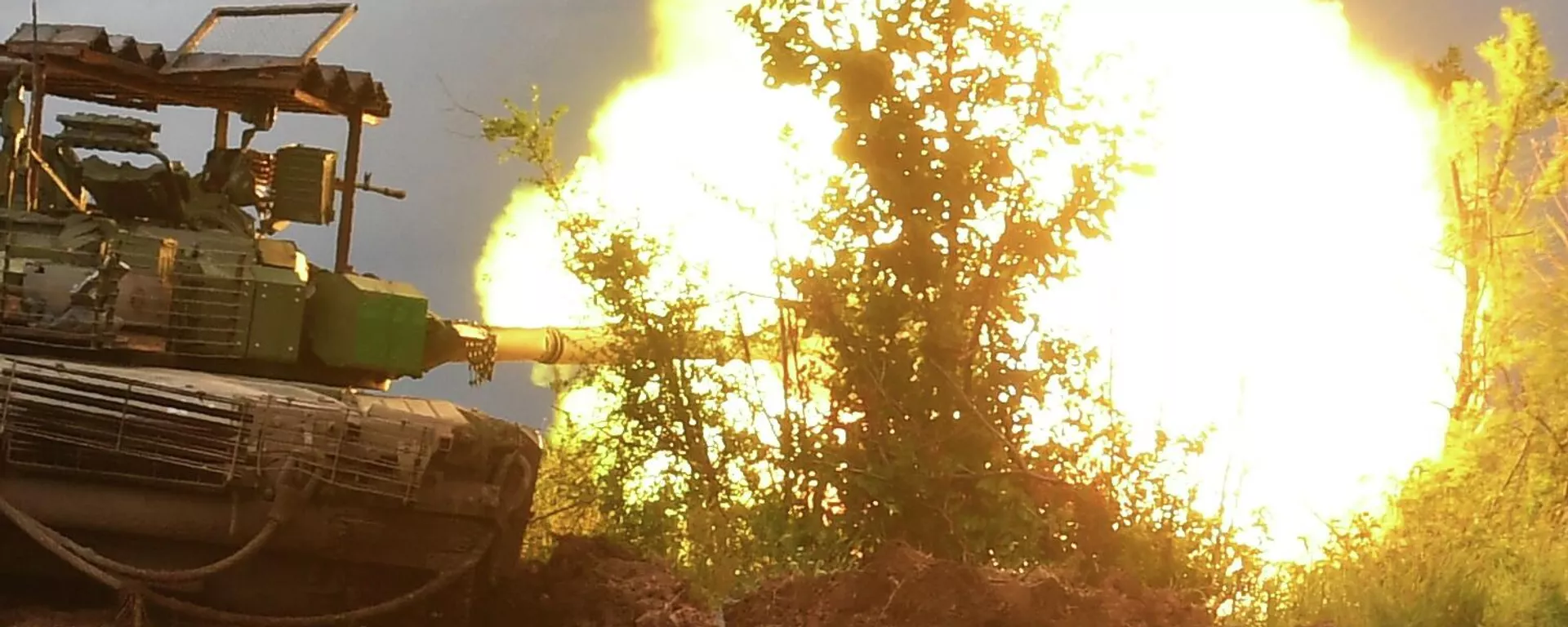 Un tanque ruso T-80 - Sputnik Mundo, 1920, 29.07.2023