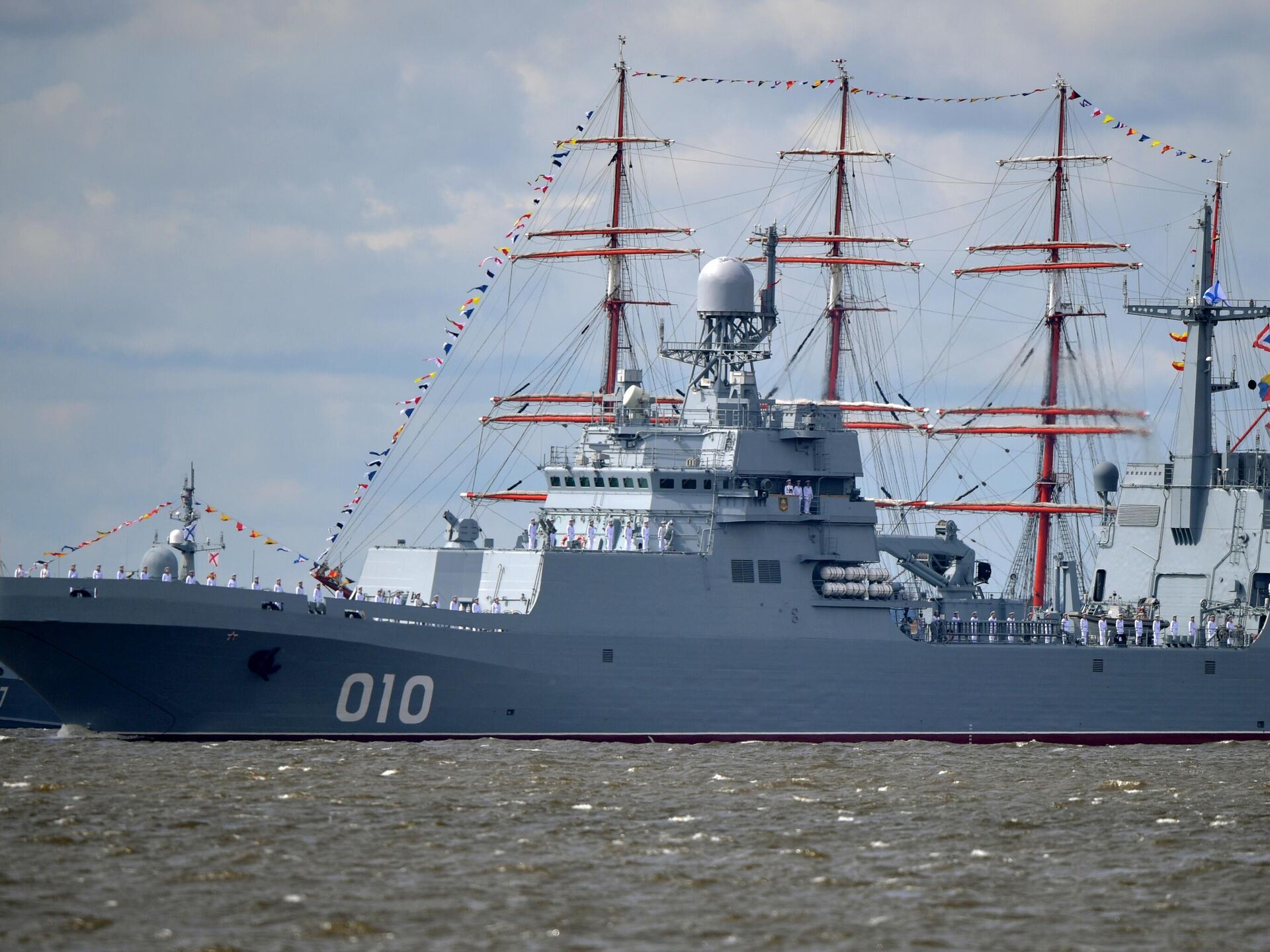 Rusia celebra el D a de la Armada con fastuosos desfiles navales a