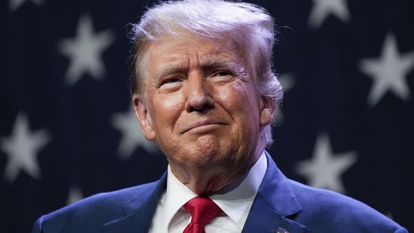 Donald Trump, expresidente de EEUU, habla en la Cena Lincoln 2023 del Partido Republicano de Iowa, el 28 de julio de 2023. - Sputnik Mundo