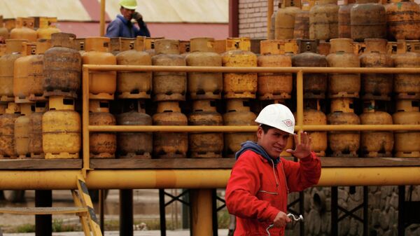 Empleados de la petrolera estatal Yacimientos Petrolíferos Fiscales Bolivianos (YPFB) - Sputnik Mundo