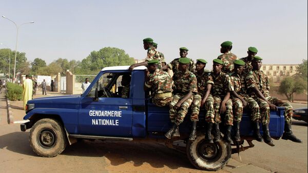 La policía militar en el centro de Niamey, Níger - Sputnik Mundo