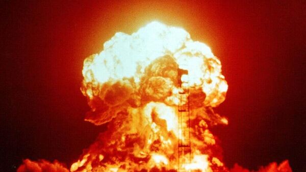 Explosión nuclear (imagen referencial) - Sputnik Mundo