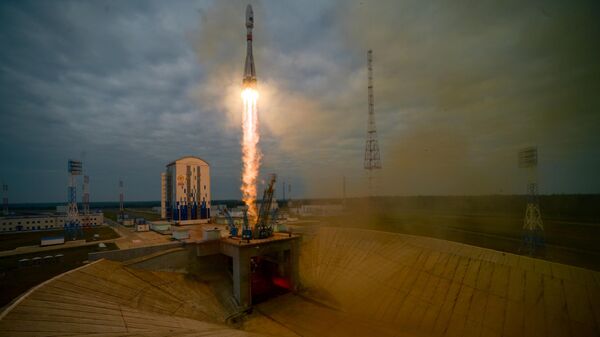 El vehículo de lanzamiento Soyuz-2.1b con la estación Luna-25 despega desde el cosmódromo de Vostochni,  - Sputnik Mundo