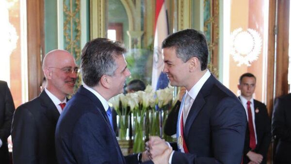El ministro de Asuntos Exteriores israelí, Eli Cohen, con el nuevo presidente de Paraguay, Santiago Peña - Sputnik Mundo