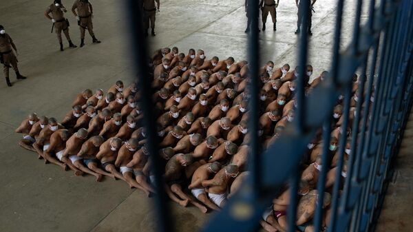 Integrantes de la pandilla Mara 18 y Mara-13 en una prisión de Izalco, Sonsonate, en El Salvador - Sputnik Mundo