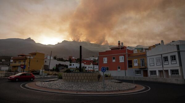 Incendio forestal en el este de Tenerife - Sputnik Mundo