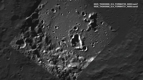 Una foto del cráter Zeeman tomado por la estación rusa Luna-25 - Sputnik Mundo