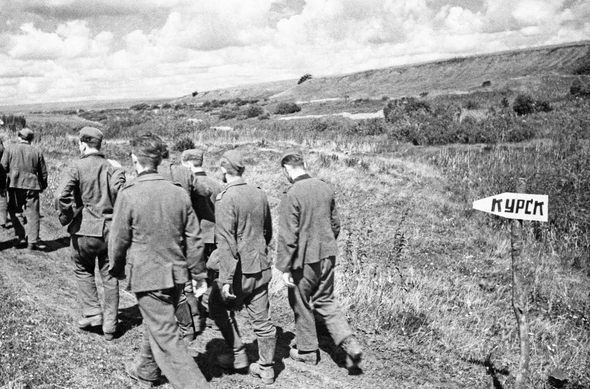Una columna de soldados alemanes capturados cerca de Kursk - Sputnik Mundo