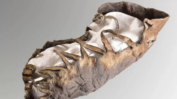 Un zapato infantil de hace 2.000 años encontrado en Austria - Sputnik Mundo