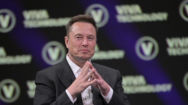 Elon Musk, empresario de EEUU, se encuentra en el centro de exposiciones Porte de Versailles de París, el 16 de junio de 2023 - Sputnik Mundo