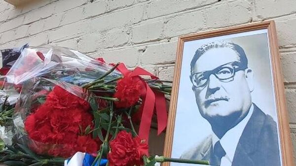 El memorial de Salvador Allende en la calle homónima de Moscú, Rusia - Sputnik Mundo