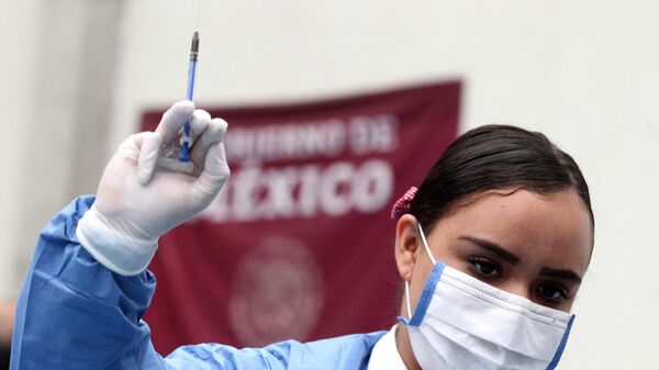 Las vacunas contra el COVID-19 son parte esencial ante el aumento de casos en México - Sputnik Mundo