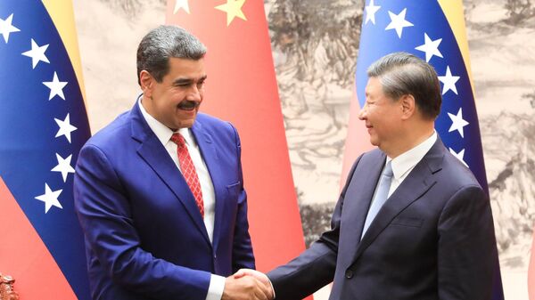 Nicolás Maduro y Xi Jinping en Pekin - Sputnik Mundo