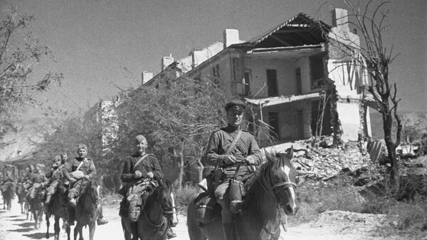 Las tropas soviéticas entran en Novorossiysk, septiembre de 1943  - Sputnik Mundo