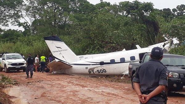 Doce turistas brasileños que viajaban al municipio de Barcelos, en el Amazonas, murieron al estrellarse el avión en el que viajaban desde la ciudad de Manaos. - Sputnik Mundo