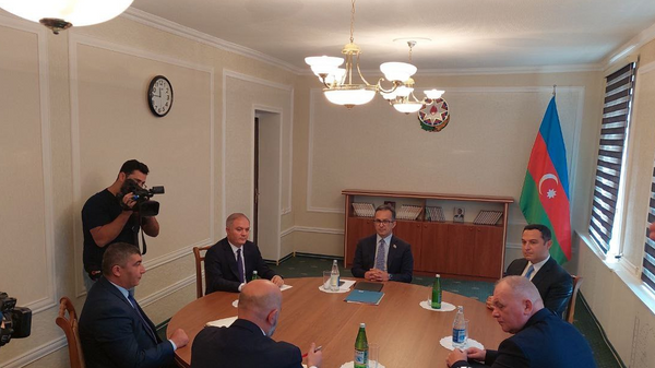 Conversaciones entre las autoridades de Bakú y Nagorno Karabaj en Yevlax - Sputnik Mundo