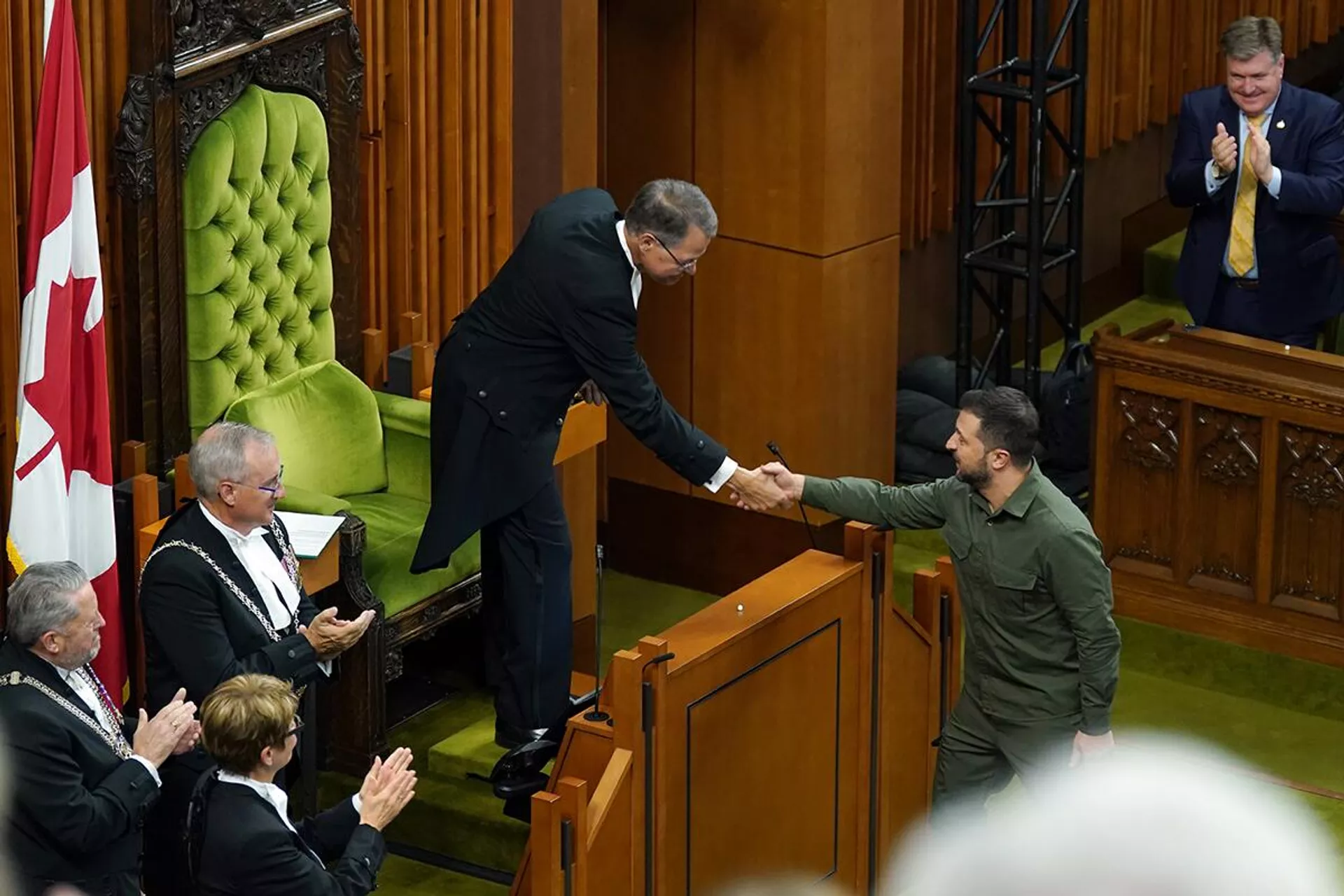 Anthony Rota y Volodímir Zelenski el pasado viernes en el parlamento de Canadá. - Sputnik Mundo, 1920, 26.09.2023