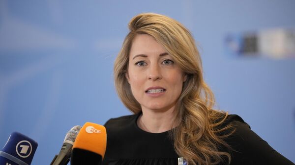 Melanie Joly, la ministra de Asuntos Exteriores de Canadá, lega al primer día de la reunión de ministros de Asuntos Exteriores de la OTAN en Rumanía  - Sputnik Mundo