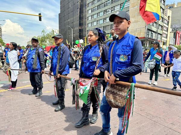 En medio de la movilización, los indígenas hicieron un minuto de silencio por los líderes sociales asesinados en Colombia en este 2023. - Sputnik Mundo
