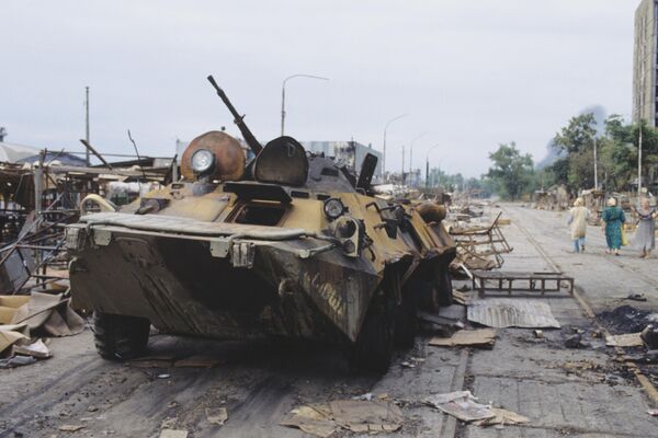 Um tanque destruído na área do conflito armado entre a Abkhazia e a Geórgia Um tanque destruído na área do conflito armado entre a Abkhazia e a Geórgia - Sputnik International