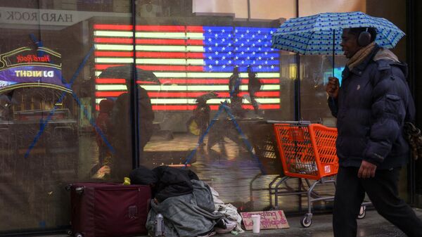 Una persona sin hogar en Nueva York, EEUU - Sputnik Mundo