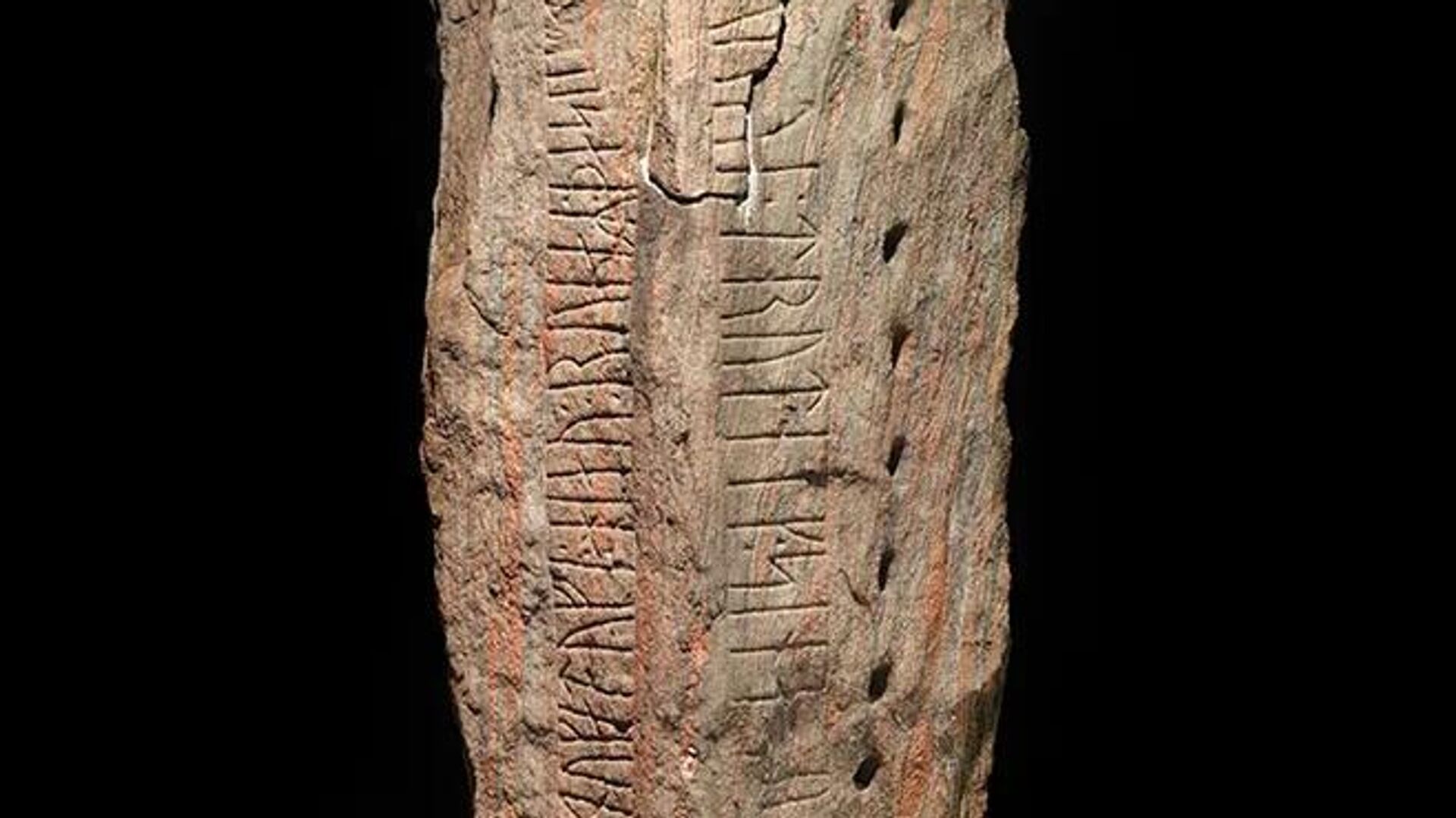 Runas vikingas de 1.000 años de antigüedad revelan el rol de una