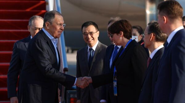 El ministro de Asuntos Exteriores de Rusia llega a China - Sputnik Mundo