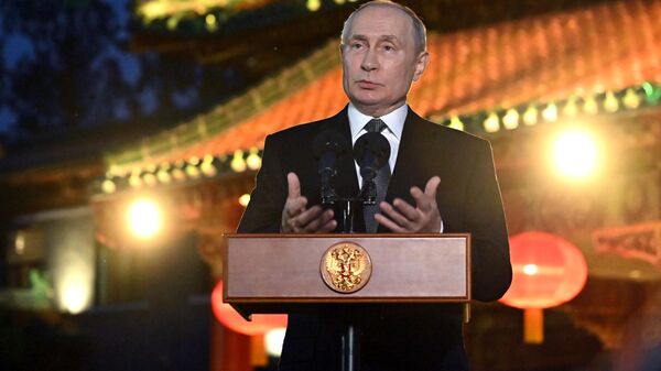 Vladímir Putin, presidente de Rusia, durante una rueda de prensa en Pekín, China - Sputnik Mundo