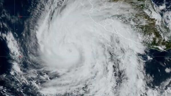 El huracán 'Norma', categoría 1, llega a las costas de México - Sputnik Mundo