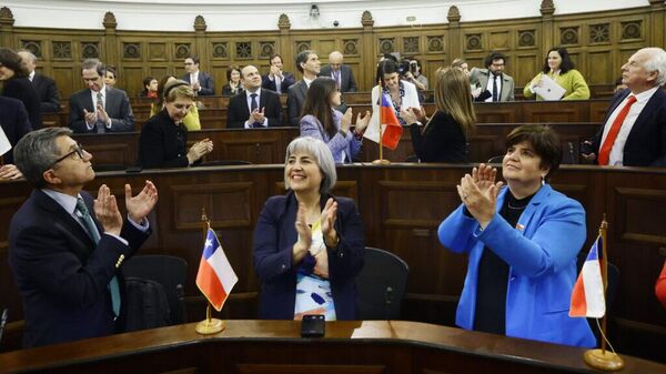 El Consejo Constitucional aprobó propuesta de nueva Constitución en Chile - Sputnik Mundo