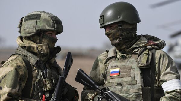 Militares rusos en un aeródromo de la Fuerza Aérea de Rusia en la zona de la operación militar especial en Ucrania - Sputnik Mundo