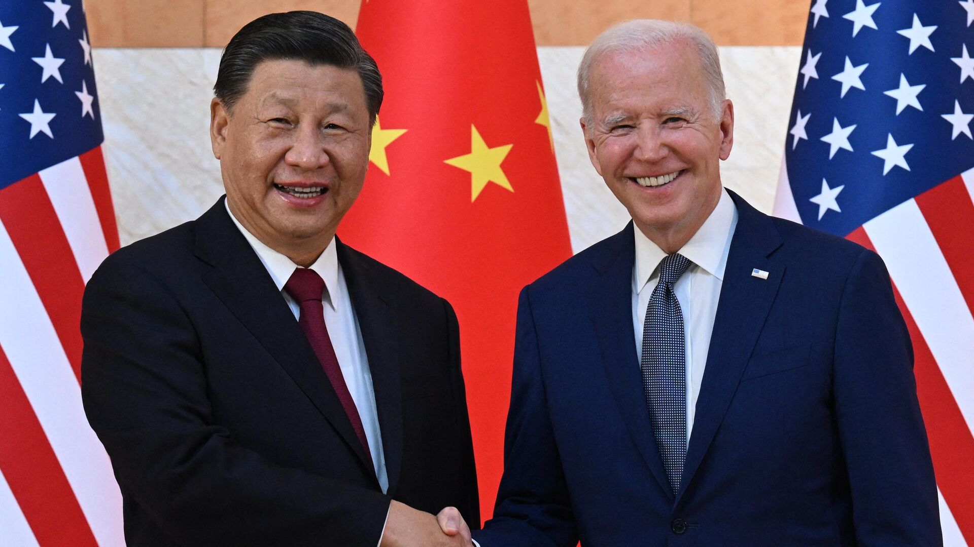 El presidente de China, Xi Jinping, y el presidente de EEUU, Joe Biden - Sputnik Mundo, 1920, 15.11.2023