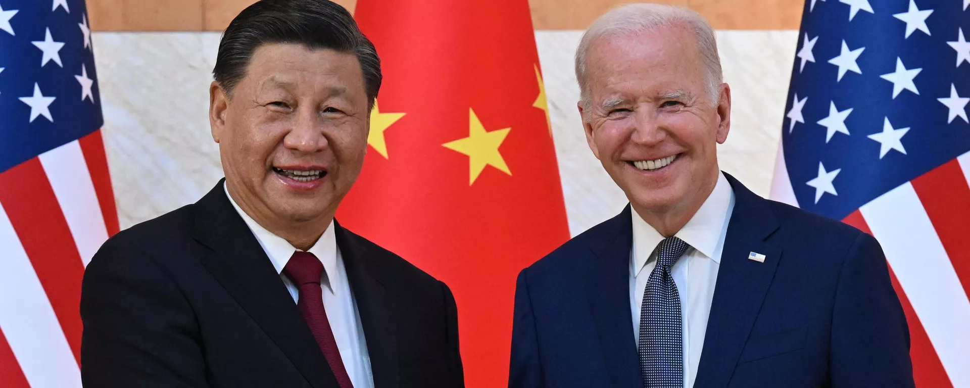 El presidente de China, Xi Jinping, y el presidente de EEUU, Joe Biden - Sputnik Mundo, 1920, 15.11.2023