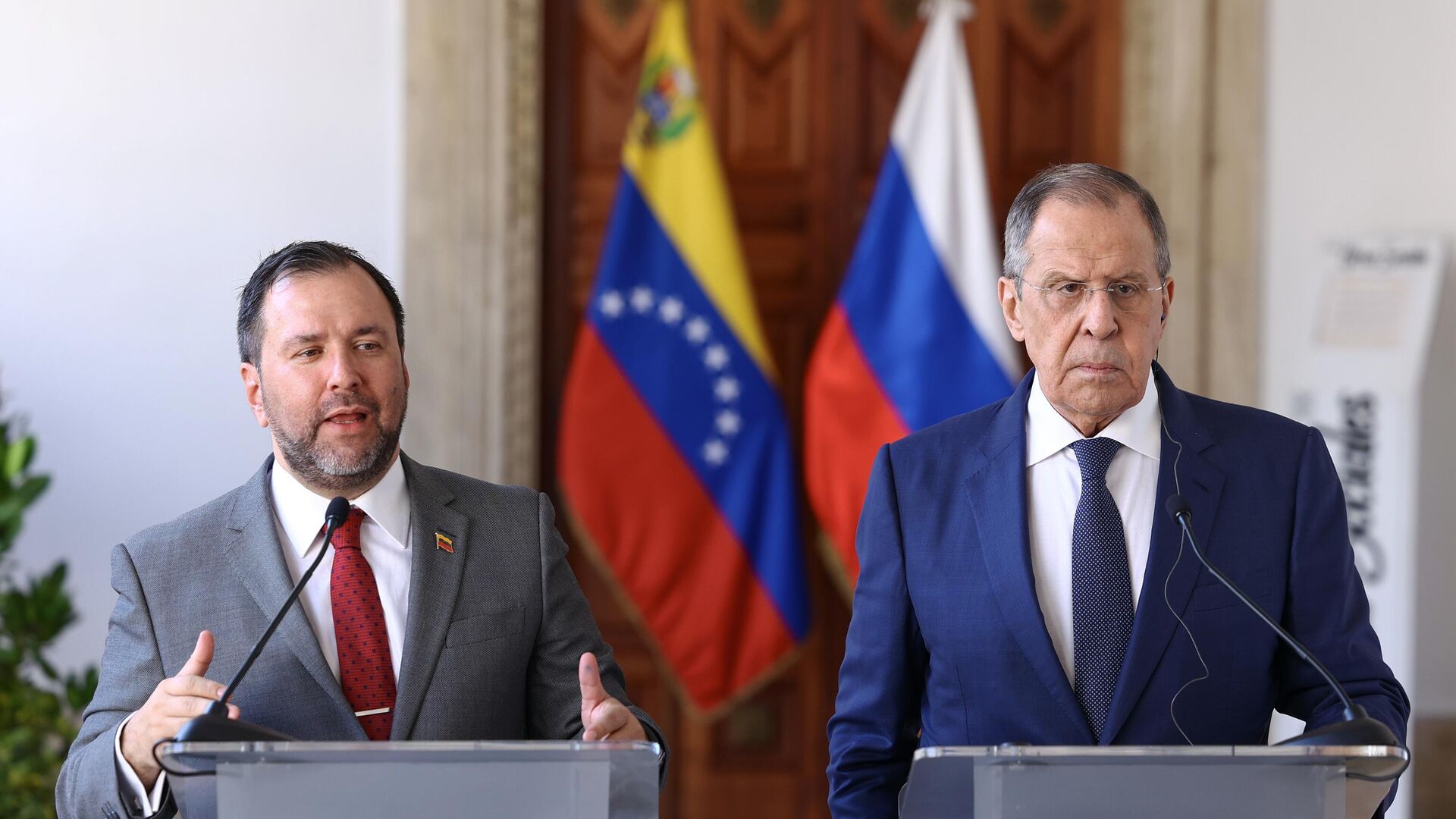 Rusia y Venezuela buscarán justicia en cuestiones de sus activos  confiscados en Occidente - 20.02.2024, Sputnik Mundo