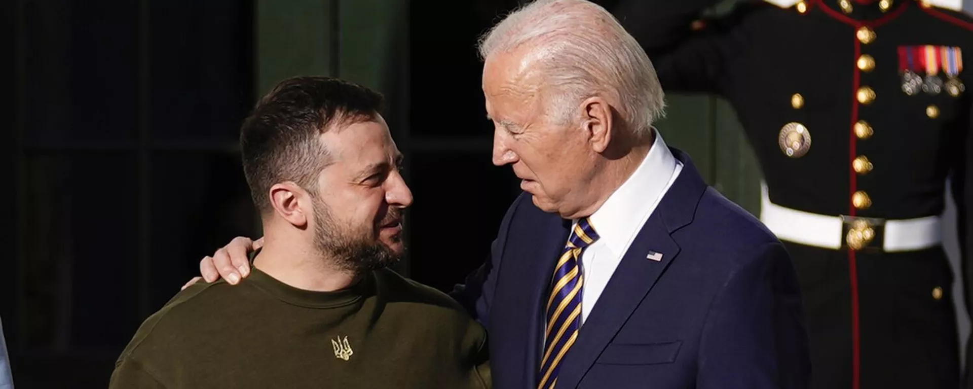 El presidente de Ucrania, Volodímir Zelenski, y el presidente de EEUU, Joe Biden. - Sputnik Mundo, 1920, 15.12.2023