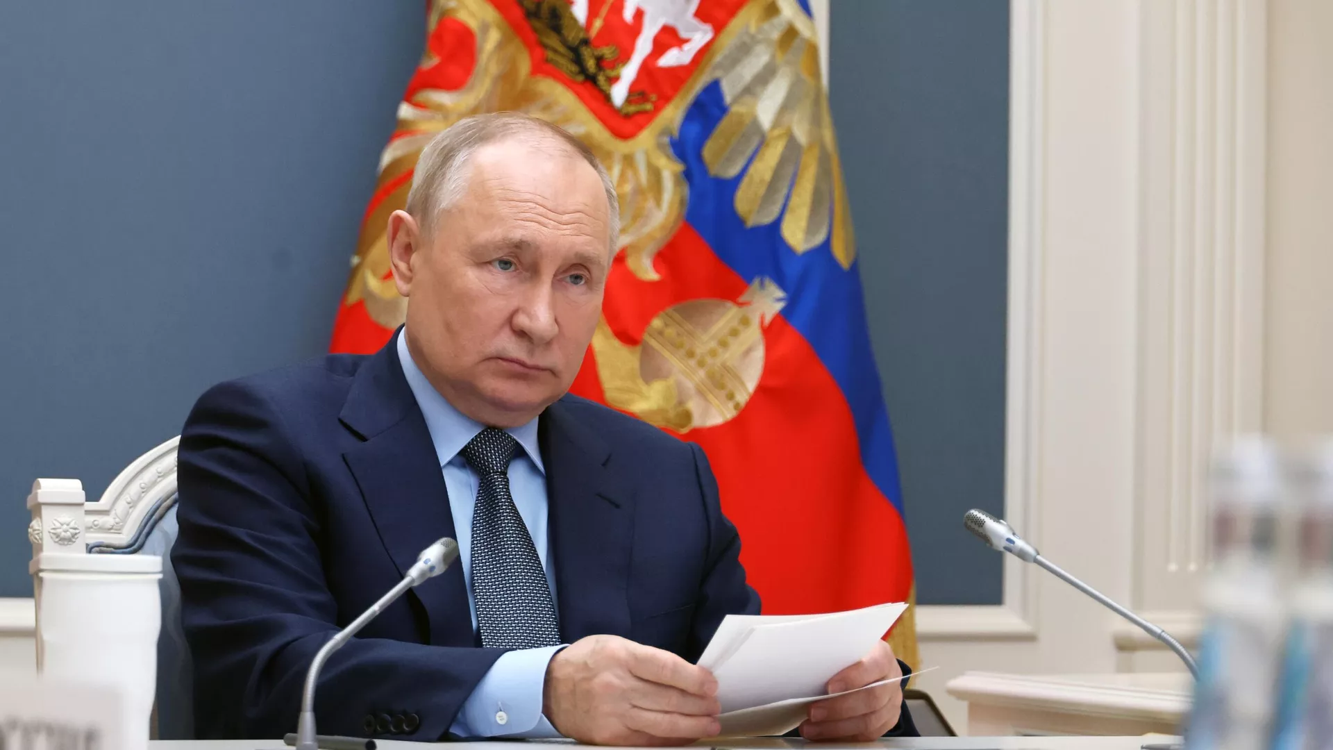 Vladímir Putin, el Presidente ruso, participa por videoconferencia en una cumbre extraordinaria del G20 - Sputnik Mundo, 1920, 10.12.2023