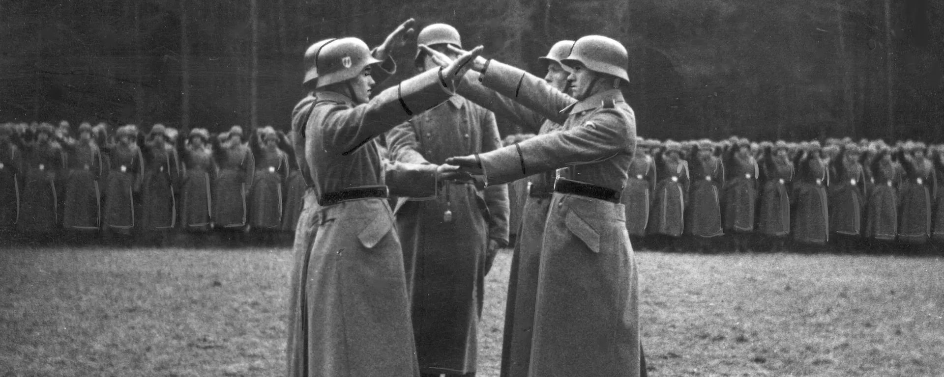 Juramento de la 14.ª División de Granaderos de las Waffen SS Galizien, 1943. - Sputnik Mundo, 1920, 25.12.2023