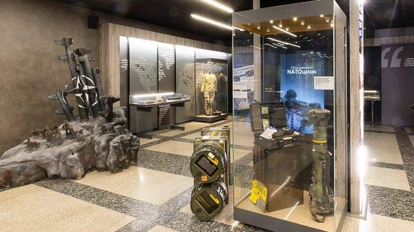 La exposición OTANismo ordinario en el Museo de la Victoria - Sputnik Mundo