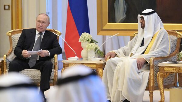 El presidente ruso, Vladímir Putin, у el presidente de Emiratos Árabes Unidos (EAU), jeque Mohamed bin Zayed al Nahayan - Sputnik Mundo