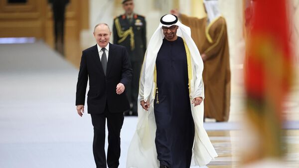 El presidente ruso Vladimir Putin y el presidente de los Emiratos Árabes Unidos, jeque Mohamed bin Zayed Al Nahyan - Sputnik Mundo