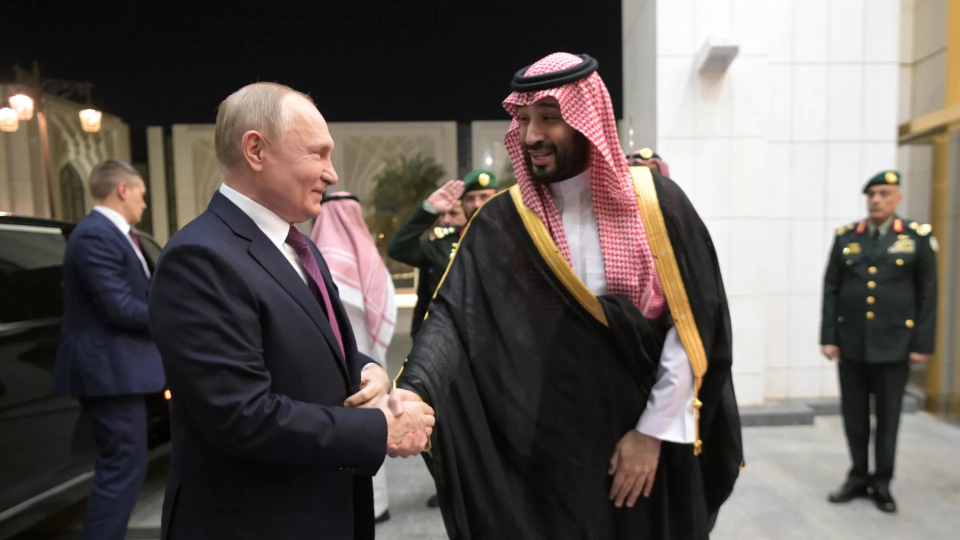 El presidente de Rusia, Vladímir Putin, y el príncipe heredero saudí, Mohammed bin Salmán, el 6 de diciembre, 2023 - Sputnik Mundo, 1920, 08.12.2023