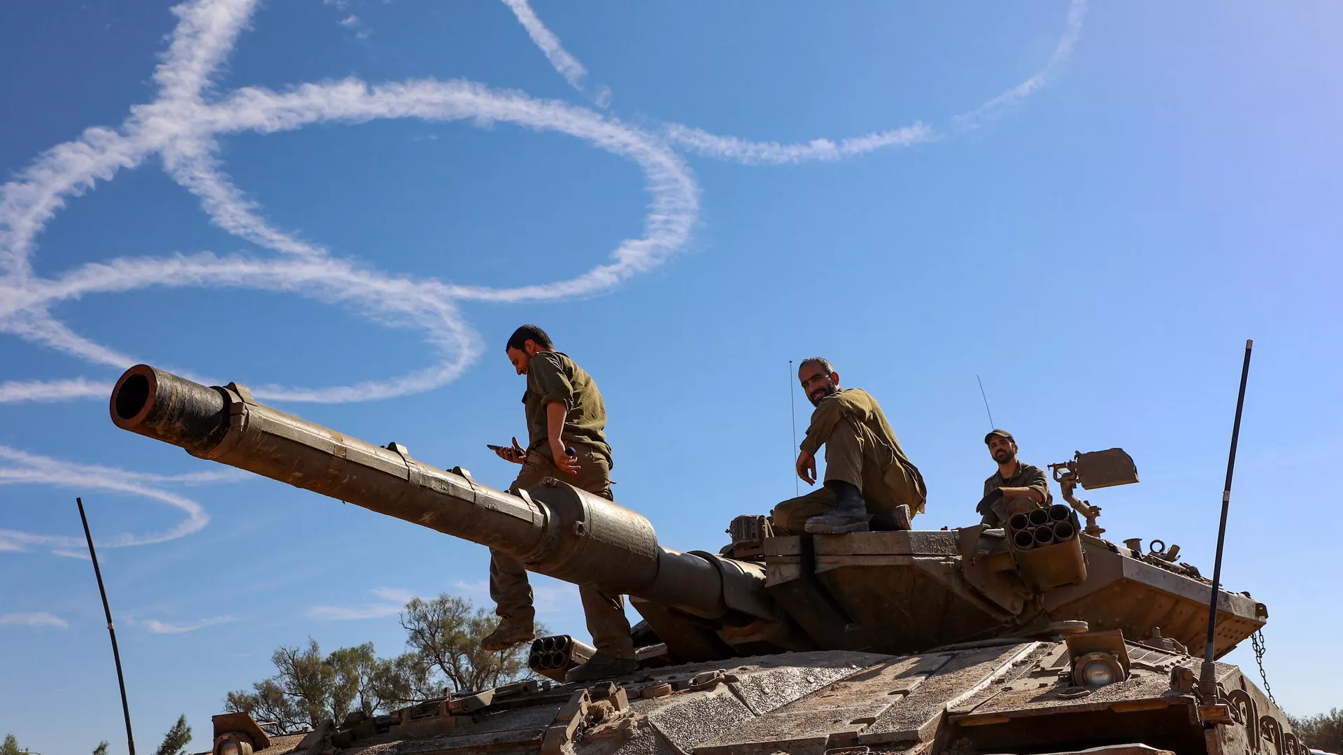 Un tanque israelí en la frontera con la Franja de Gaza el 30 de noviembre de 2023 - Sputnik Mundo, 1920, 09.12.2023